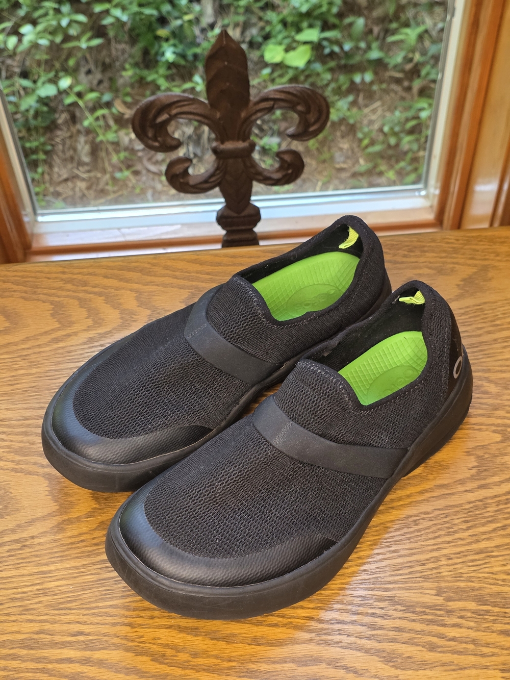 OOFOS OOmg Low Recovery Eezee  Black Slip-On Loafers Slip On Shoes, Sz 9